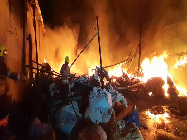 ठाणे में हादसा, पांच मंजिला इमारत में लगी आग; 350 लोगों को सुरक्षित बाहर निकाला गया