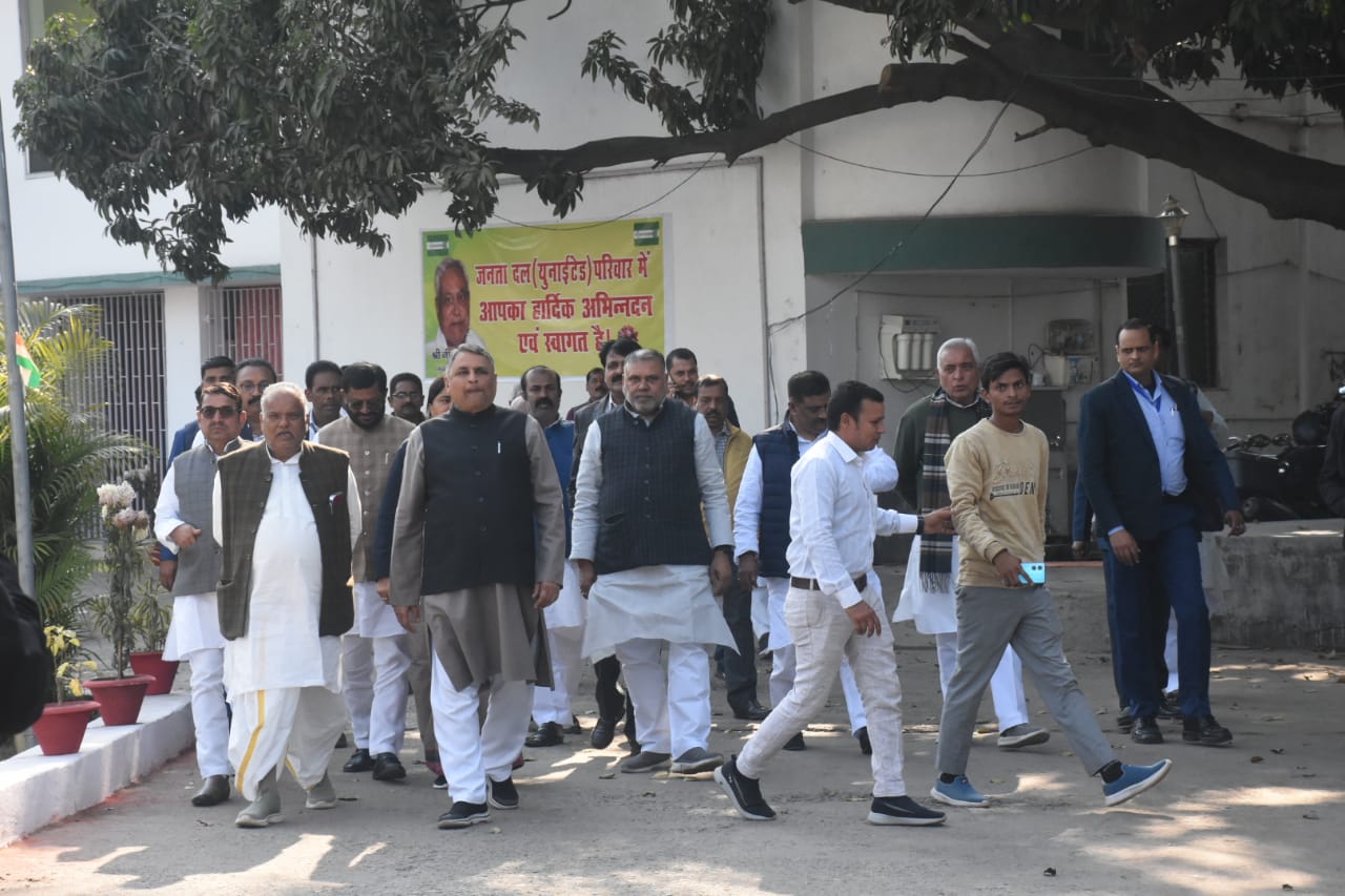 बिहार में फ्लोर टेस्ट से पहले जेडीयू विधायकों की बैठक, विजय चौधरी की ओर से आया रिएक्शन