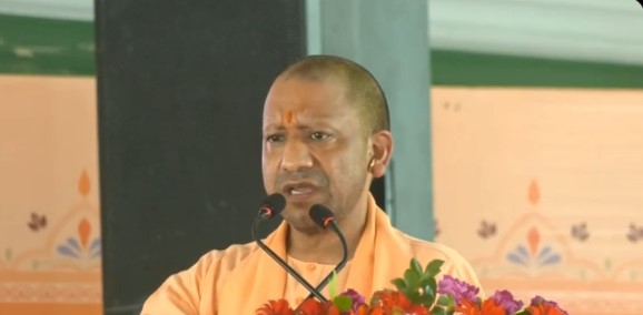 लाल टोपी वाले काले कारनामे करते हैं, आप सब परिचित हैं; सीएम योगी ने सपा पर लगाए गंभीर आरोप