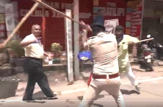 VIDEO- पटना में दिखा भारत बंद का असर, डाकबंगला चौराहे पर लाठीचार्ज; SDM को भी सिपाही ने पीट दिया