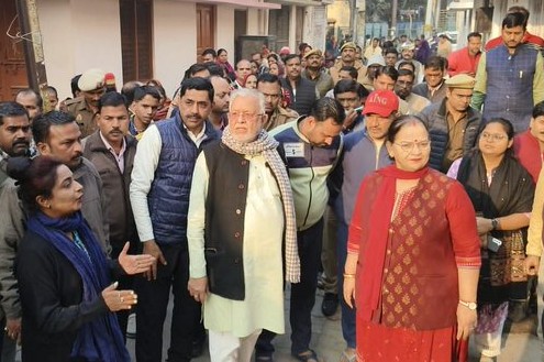 गंदगी देख भड़के योगी के मंत्री, अधिकारियों को लगाई फटकार; वेतन काटने का दिया आदेश