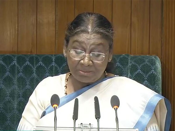 संसद में राष्ट्रपति का अभिभाषण, द्रौपदी मुर्मु ने कहा- भविष्य उन्मुख होगा आम बजट , कई ऐतिहासिक कदम होंगे