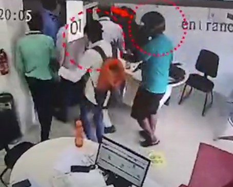 शेखपुरा में दिनदहाड़े एक्सिस बैंक से 28 लाख रुपये की लूट, ग्राहक बनकर पहुंचे थे बदमाश