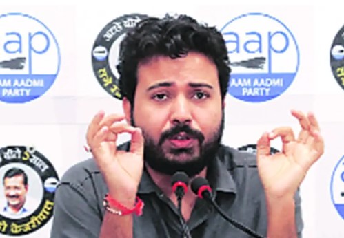केजरीवाल के आवास पर पहुंचे आप विधायक, CM परिवार को 'नजरबंद' करने का आरोप लगाया