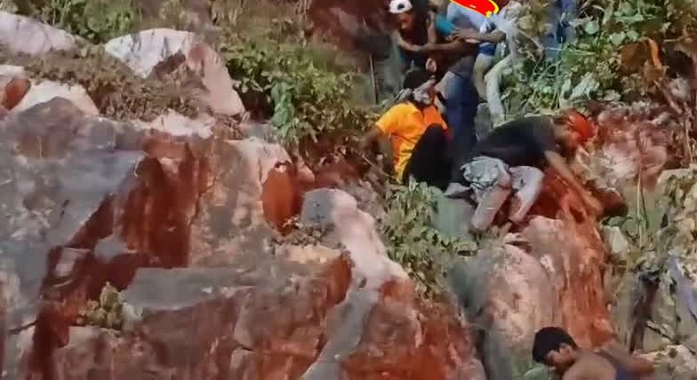 बिहार सिपाही भर्ती परीक्षा में फेल होने पर लड़की ने उठाया खौफनाक कदम, पर्वत से लगाई छलांग; ऐसे बची जान...