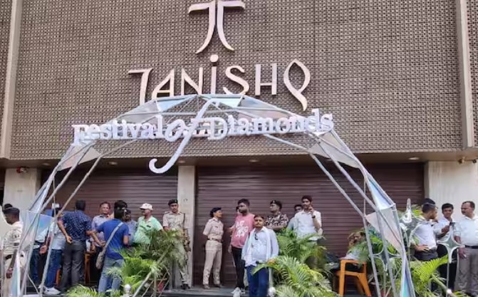 पूर्णिया में दिनदहाड़े बड़ी वारदात, तनिष्क शो-रूम से करोड़ों की लूट