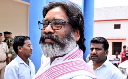 हेमंत सोरेन ने की विभागों की समीक्षा, अधिकारियों को दिया लक्ष्य; कहा- सितंबर तक 30 हजार नियुक्तियां करें