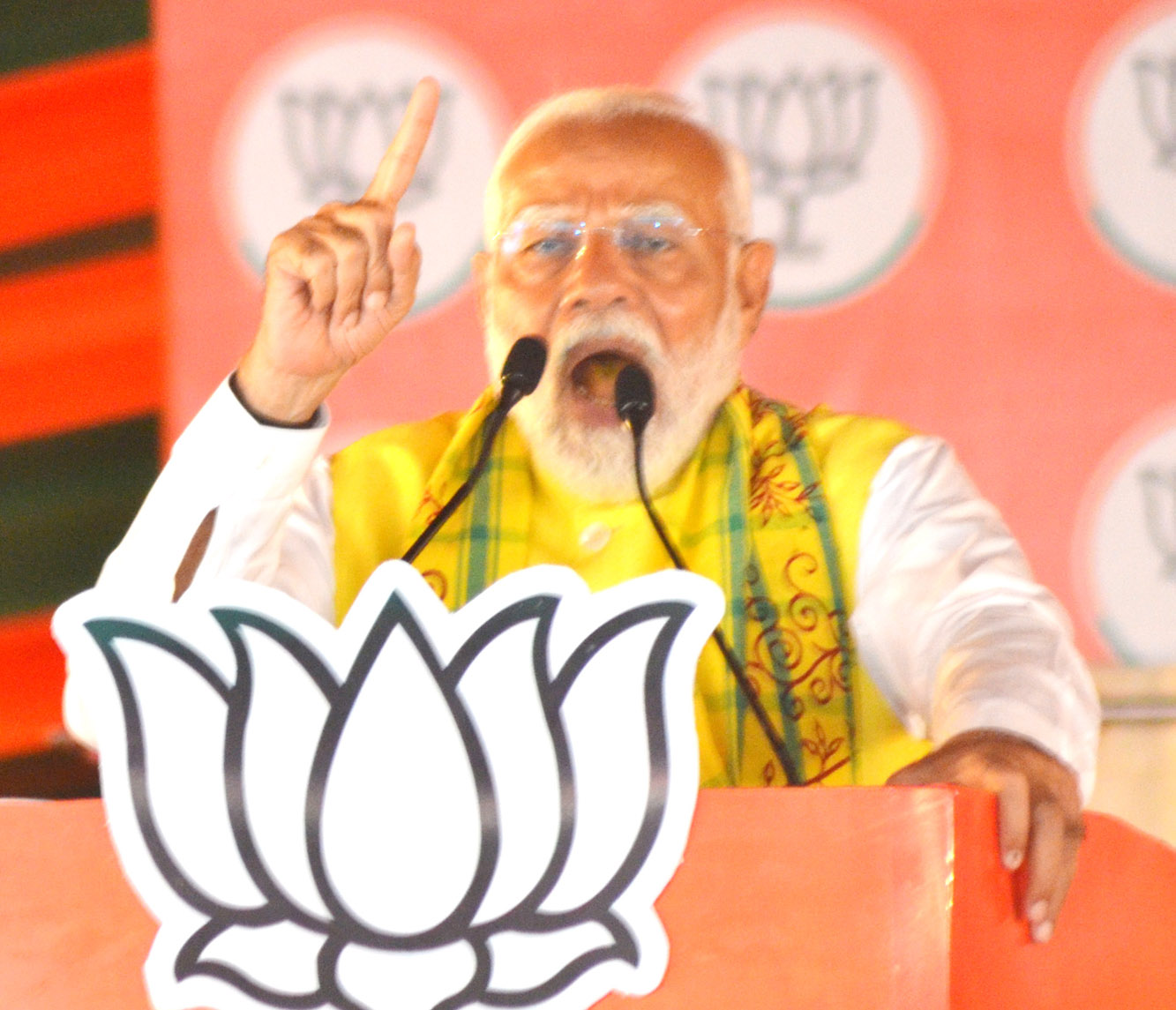 पाकिस्तान के हमदर्द कांग्रेस और सपा अब भारत को डराने में जुटे हैं : पीएम मोदी