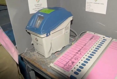 बिहार की 4 सीटों पर मतदान संपन्न, 52.84%  वोटिंग; 38 उम्मीदवारों का भाग्य ईवीएम में बंद