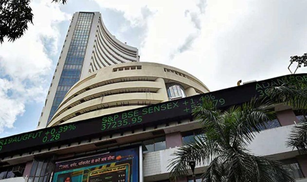 सेंसेक्स ने लगाई रिकॉर्ड छलांग, बीएसई पहली बार 85 हजार और निफ्टी 26 हजार अंक के पार