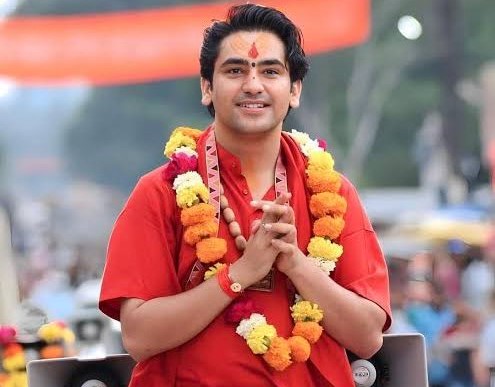 धीरेंद्र शास्त्री लोकसभा पहुंचने की जुगाड़ में, पदयात्रा है पॉलिटिकल ड्रामा; ये क्या बोल गए योगी के मंत्री?