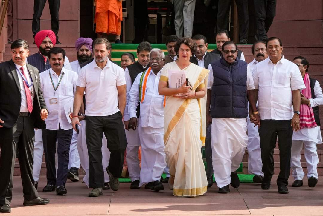 जनता के मुद्दे संसद में उठाना मेरी प्राथमिकता रहेगी, शपथ लेने के बाद बोलीं प्रियंका गांधी