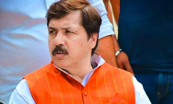 देवरिया हत्याकांड को लेकर यूपी की सियासत गरमाई, पूर्व सांसद धनंजय सिंह की ओर से आया रिएक्शन
