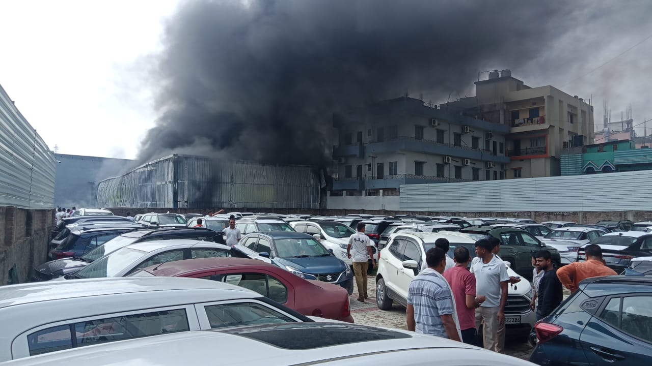 दानापुर: हुंडई के सर्विस सेंटर में लगी भीषण आग, दर्जनों गाड़ियां जलकर खाक; करोड़ों का नुकसान