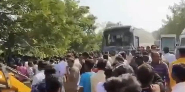 महाराष्ट्र में बड़ा हादसा, बाइक को बचाने में पलटी बस; 9 यात्रियों की मौत, ड्राइवर फरार