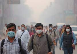 Delhi air pollution: दिल्ली की हवा हुई जहरीली, AQI हुआ 484; स्कूल बंद, ट्रकों की एंट्री बैन