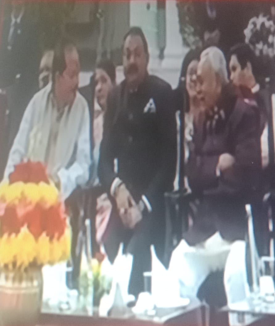 राज्यपाल की हाईटी में शामिल हुए नीतीश कुमार, तेजस्वी ने किया किनारा