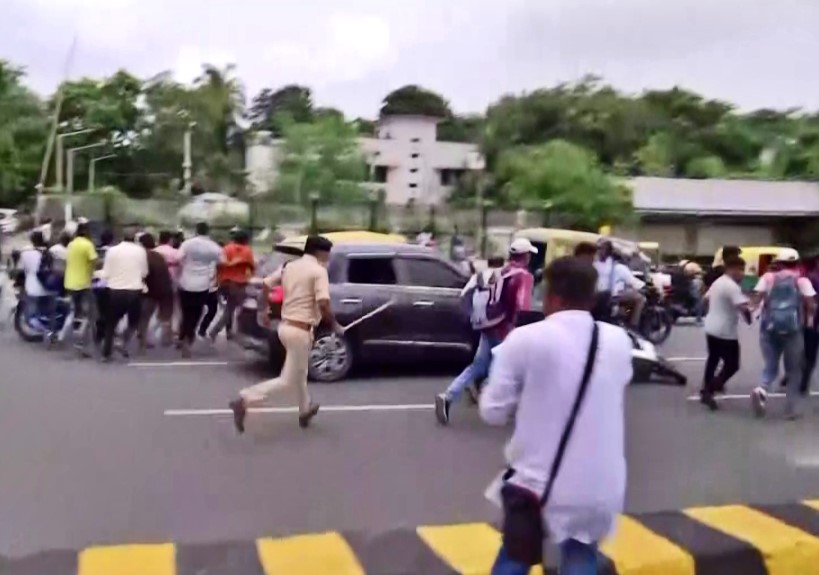 पटना में BPSC शिक्षक अभ्यर्थियों पर लाठीचार्ज, वन कैंडिडेट वन रिजल्ट की मांग को लेकर कर रहे थे प्रदर्शन