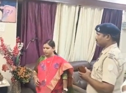 घर पर पुलिस देख भड़क उठीं पूर्व विधायक बीमा भारती, कहा- मेरे बेटे को फंसाया जा रहा है