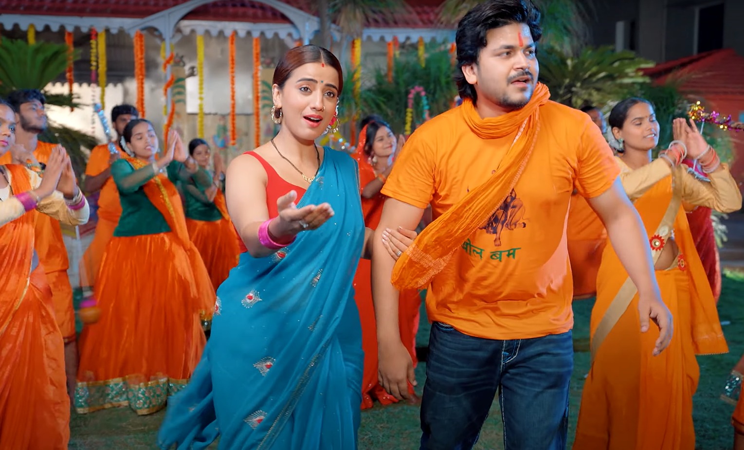 अक्षरा सिंह का नया बोलबम गाना 'बाबा नगरिया चलS' रिलीज, गाना सुन झूमने लगे श्रद्धालु 