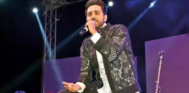 बैंड के साथ विदेश टूर पर निकले आयुष्मान खुराना, कहा- स्टेज पर परफॉर्म करना हमेशा मेरा पहला प्यार रहेगा