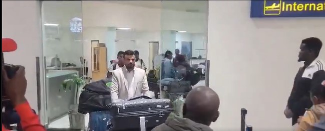 गिल की अगुआई वाली टीम इंडिया टी20 सीरिज के लिए हरारे पहुंची