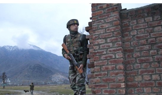जम्मू-कश्मीर के नौशेरा में घुसपैठ की कोशिश नाकाम, जवानों ने दो आतंकियों को मार गिराया; हथियारों का जखीरा बरामद