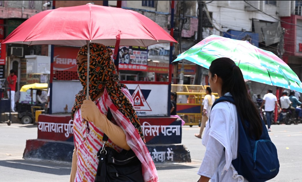 बिहार में प्रचंड गर्मी का कहर, 80 से अधिक छात्र पड़े बीमार