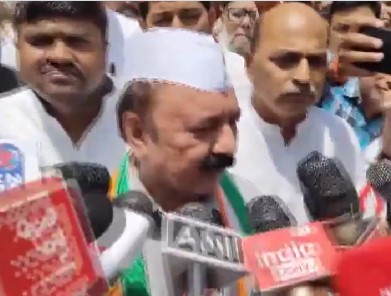 अमेठी लोकसभा सीट से कांग्रेस कैंडिडेट किशोरी लाल शर्मा ने खुद को बताया गांधी परिवार का सेवक